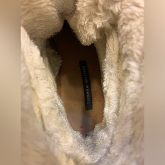 Tommy Hilfiger Rain Duck boot size Medium. Boot good for rain or snow - Picture 12 of 12